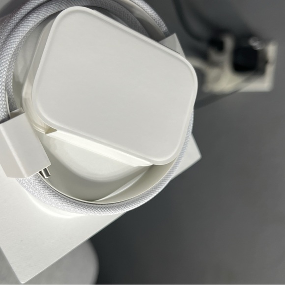 Apple AirPods Pro 2 with Charging Case - Picture 3 of 4